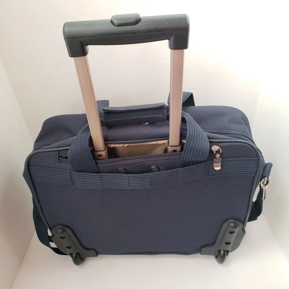 NWOT Pacific Coast Suitcase Hand Lugagge Wheelable Rolling Bag Carry-on 16x12x7